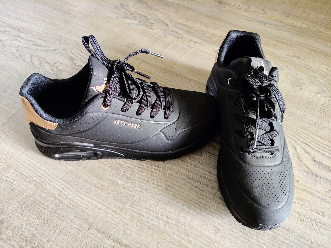 Basket marque SKECHERS , noir pointure 39
