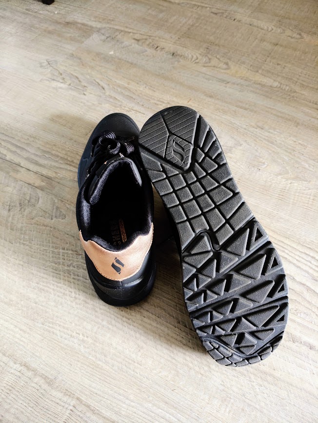 Basket marque SKECHERS , noir pointure 39