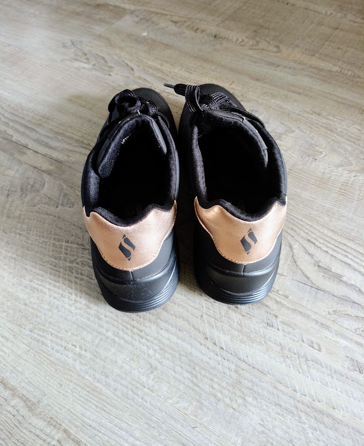 Basket marque SKECHERS , noir pointure 39