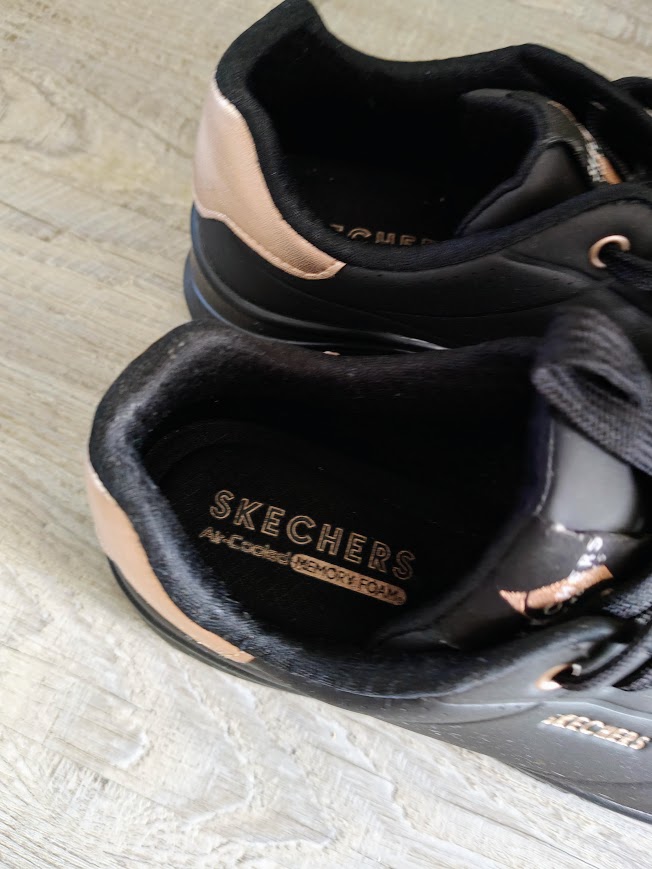 Basket marque SKECHERS , noir pointure 39