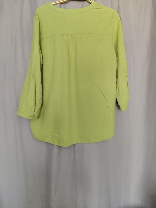 Haut en lin vert pistache TM marque CACHE CACHE