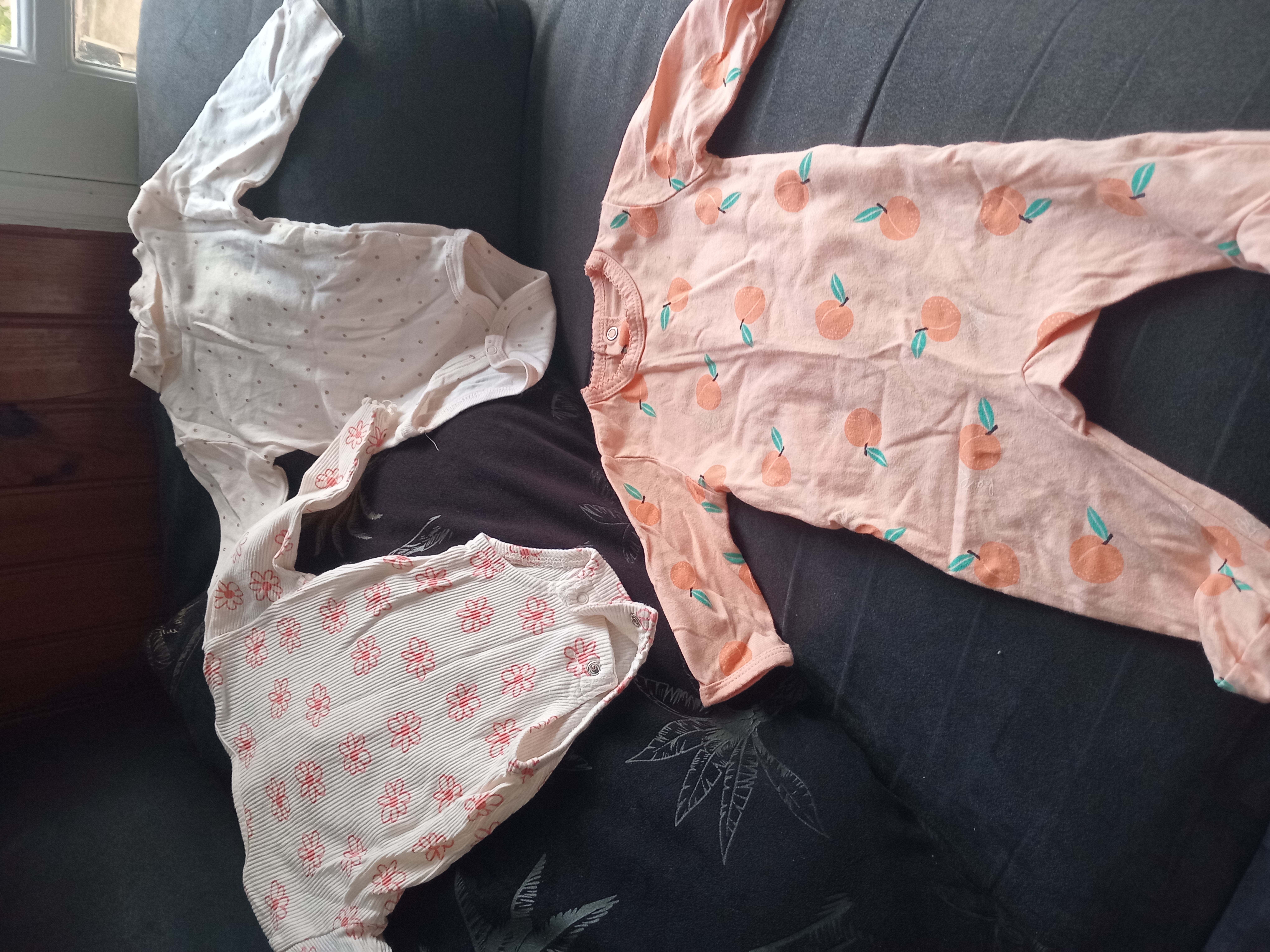 Vetement bebe et femme