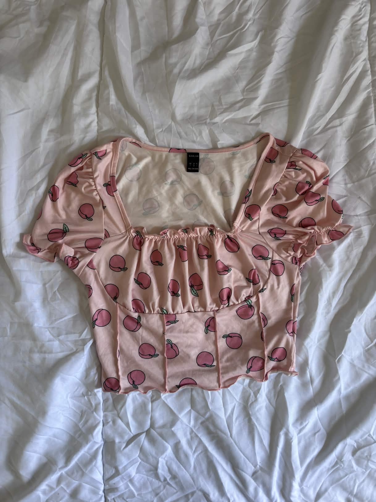 Crop top rose à motifs pêches