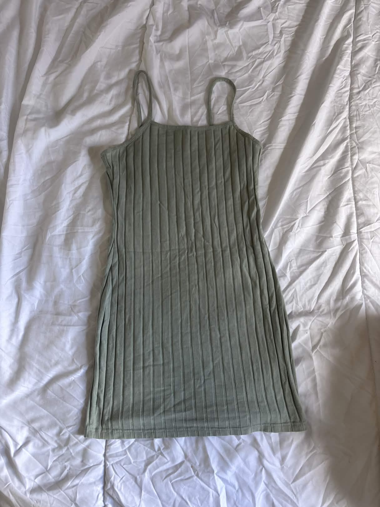 Robe vert à fines bretelles