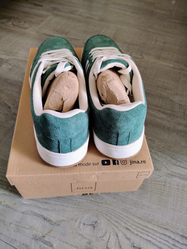 Paire de basket vert P39 NEUF