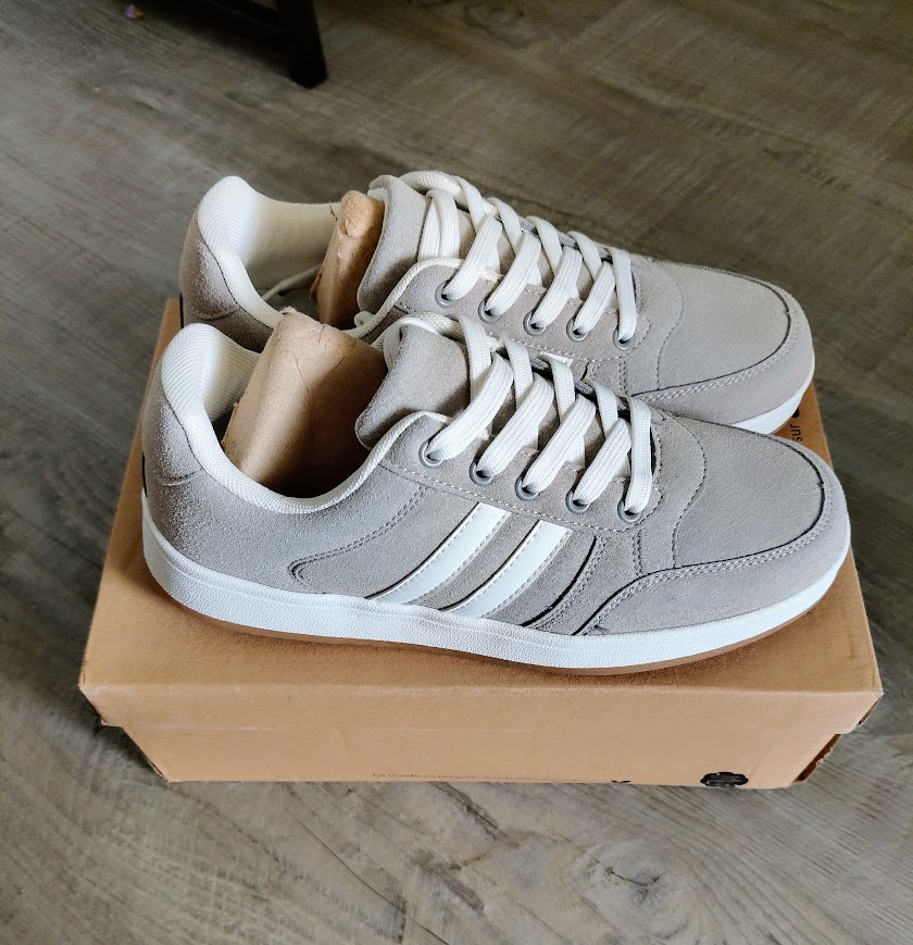 Paire de basket gris P39 NEUF