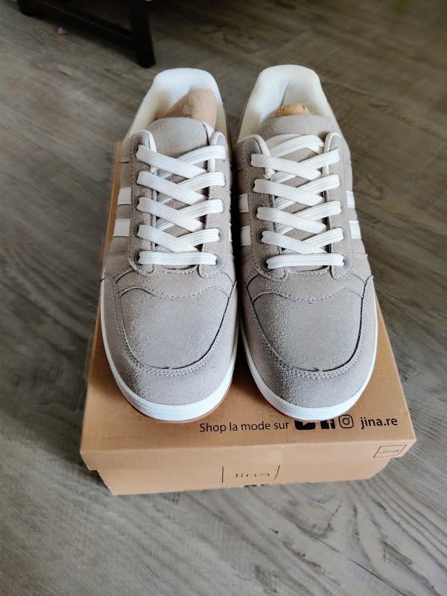 Paire de basket gris P39 NEUF
