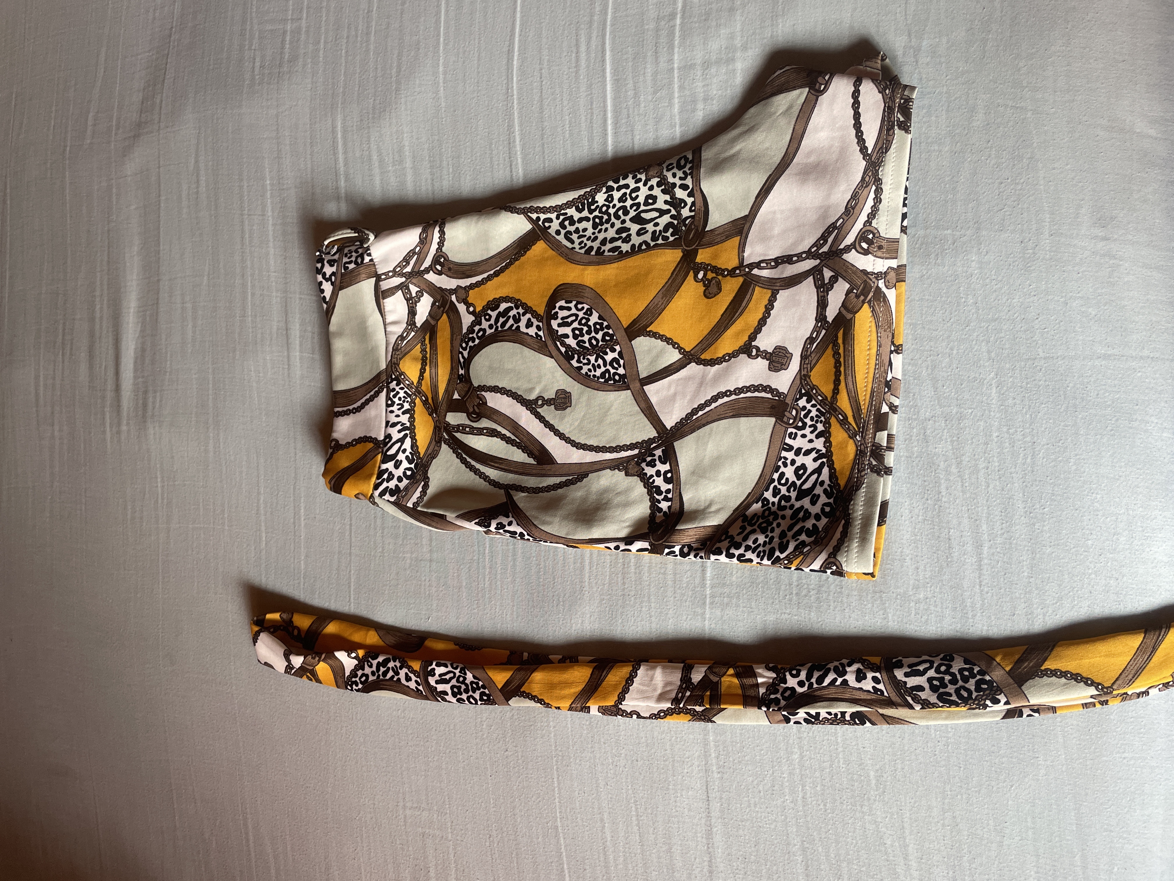 Short à motif jaune