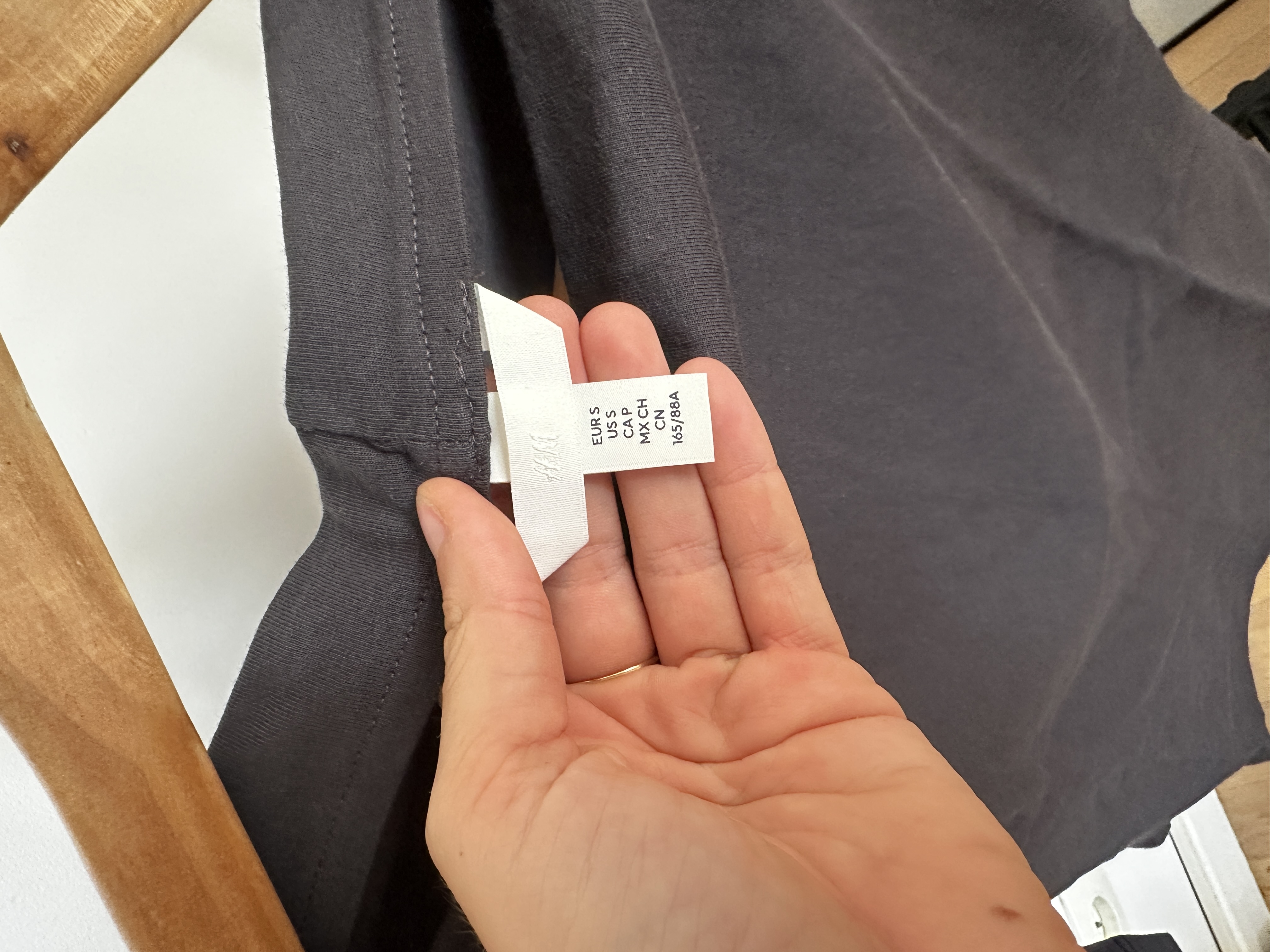 T shirt H&M taille S gris