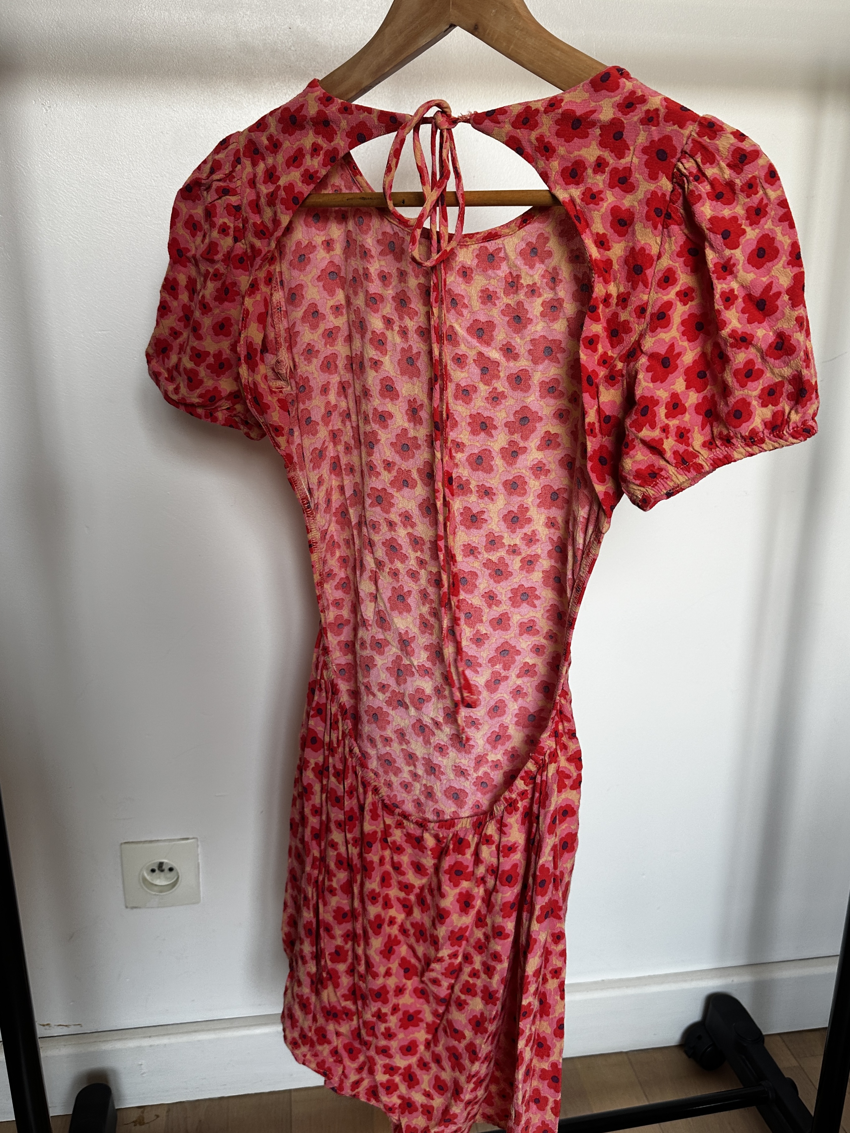 Robe courte fleurie dos nu S