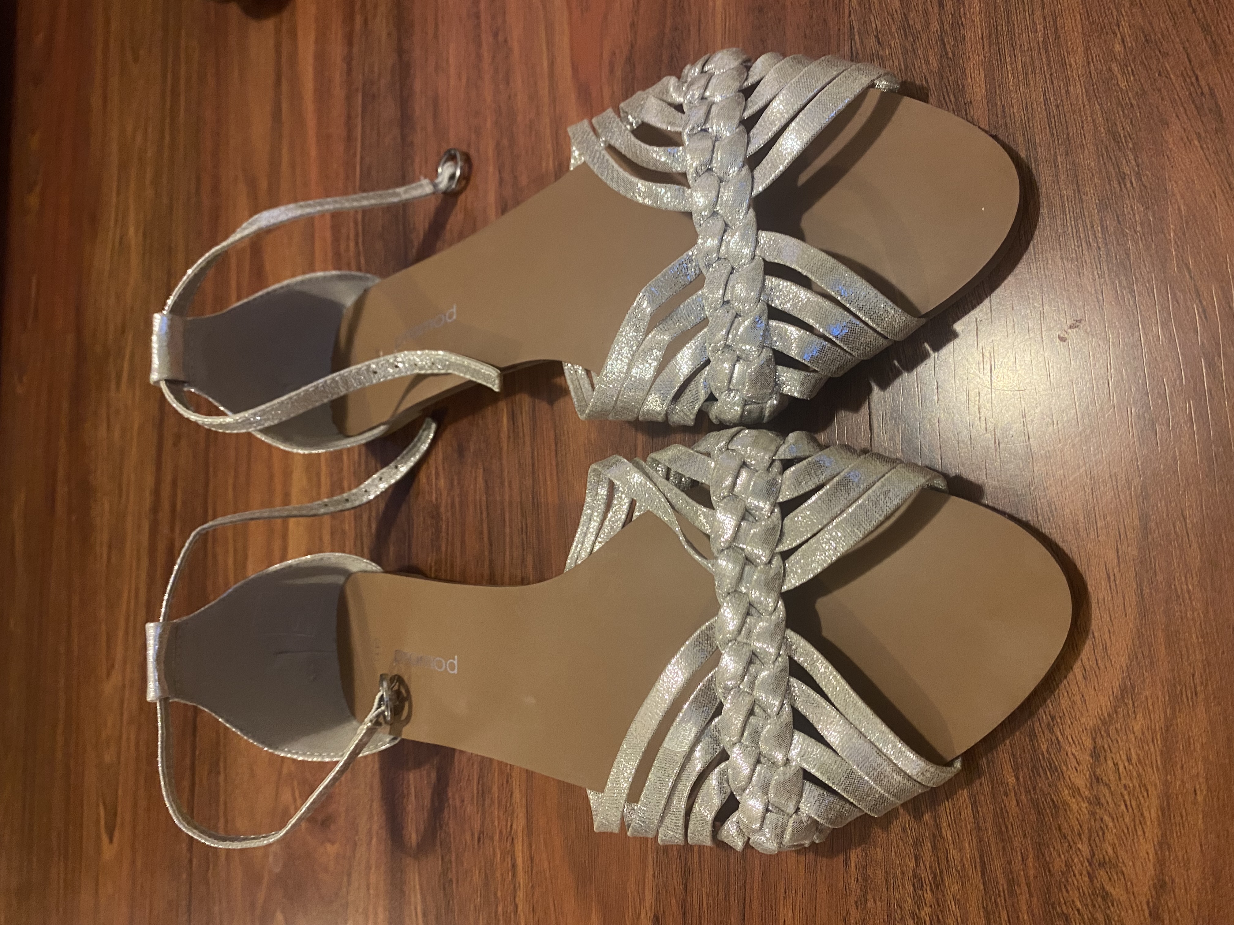 Sandales argentées neuve 12€