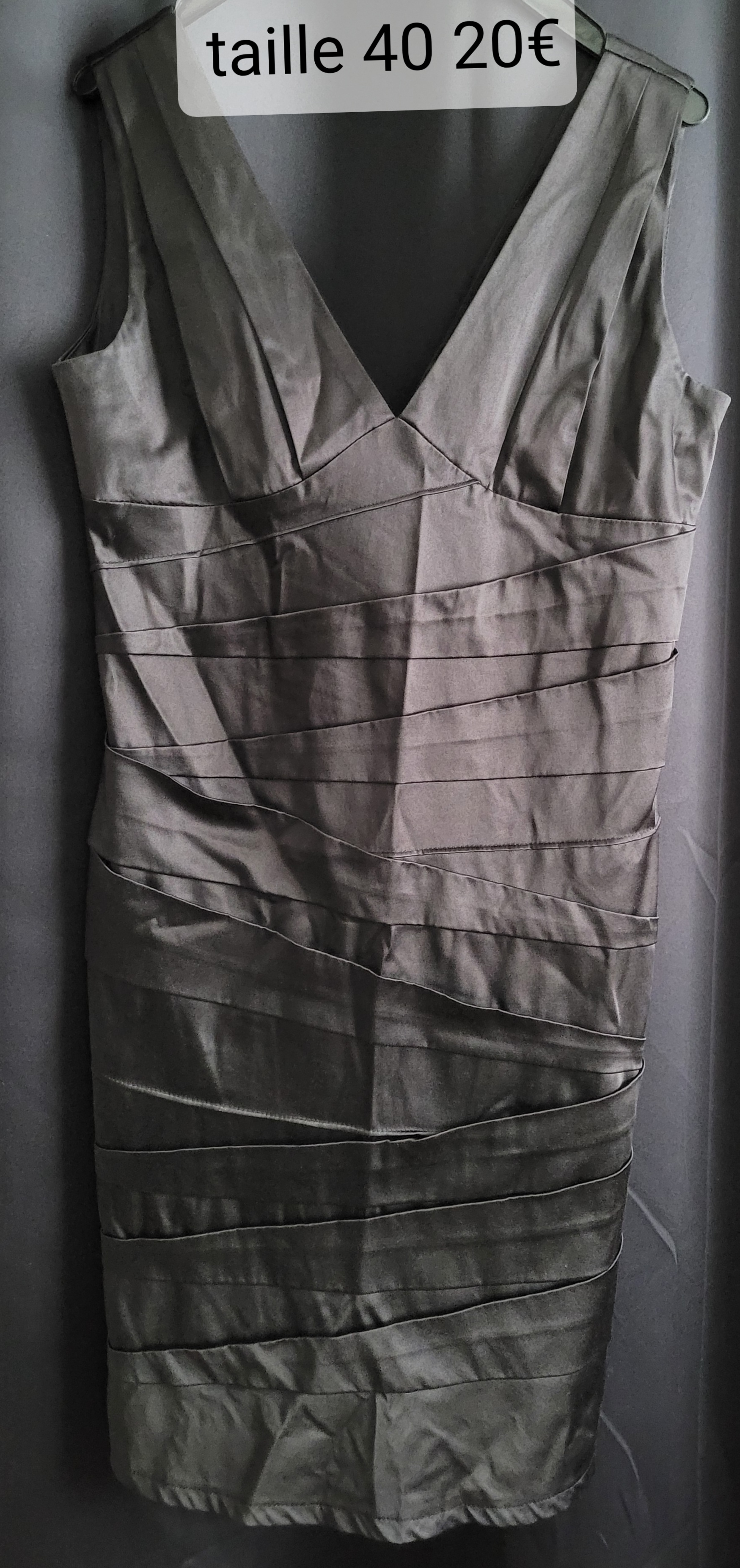 Vend robe en satin