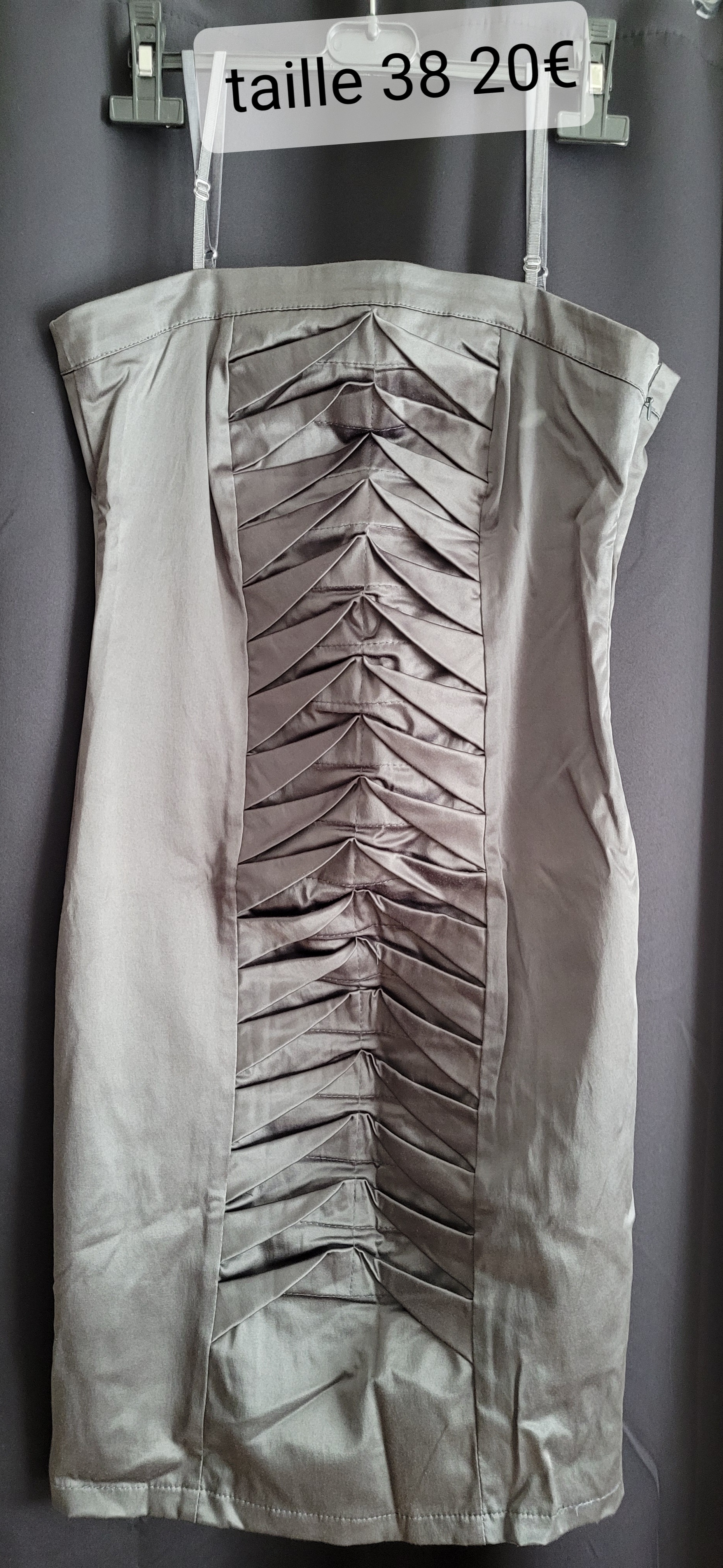 Vend robe en satin grise