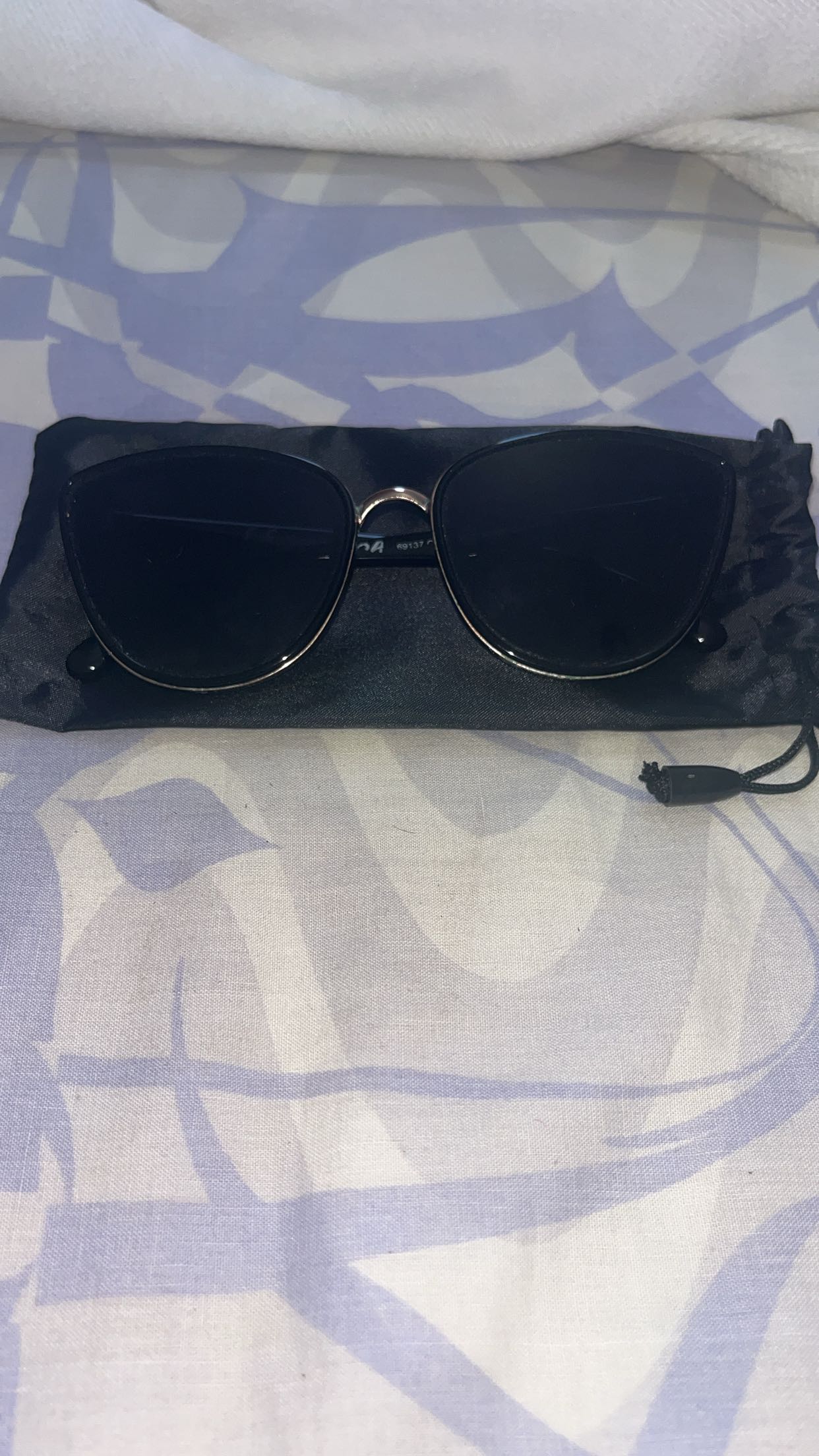 Paire de lunette de soleil noir