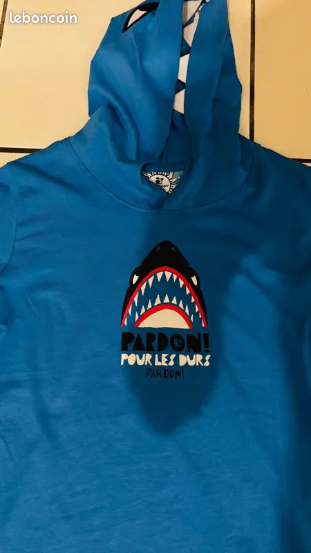 Tee shirt capuche enfant 12 ans étiquette neuf Pardon Reunion