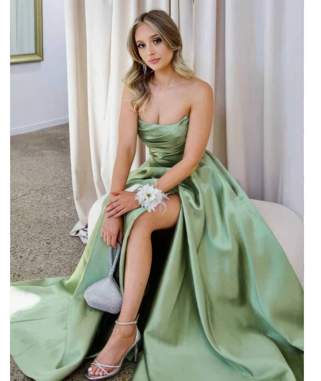 Robe cortège vert sauge