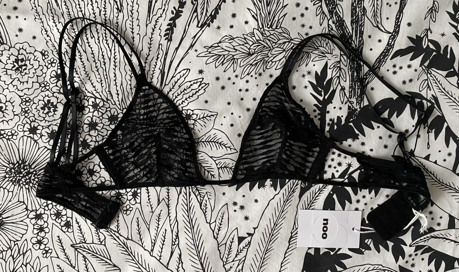 Brassière noire en dentelle