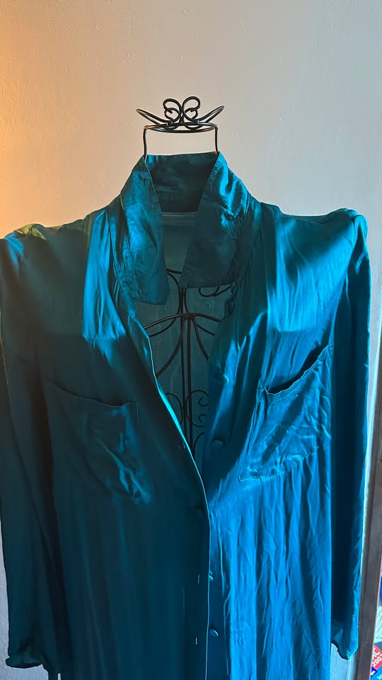 Robe longue chemisier – effet satin/soie – vert émeraude