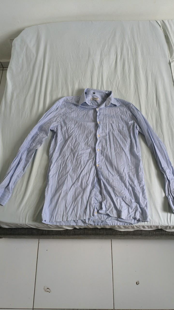 Chemise bleu clair à fines rayures, manches longues — L