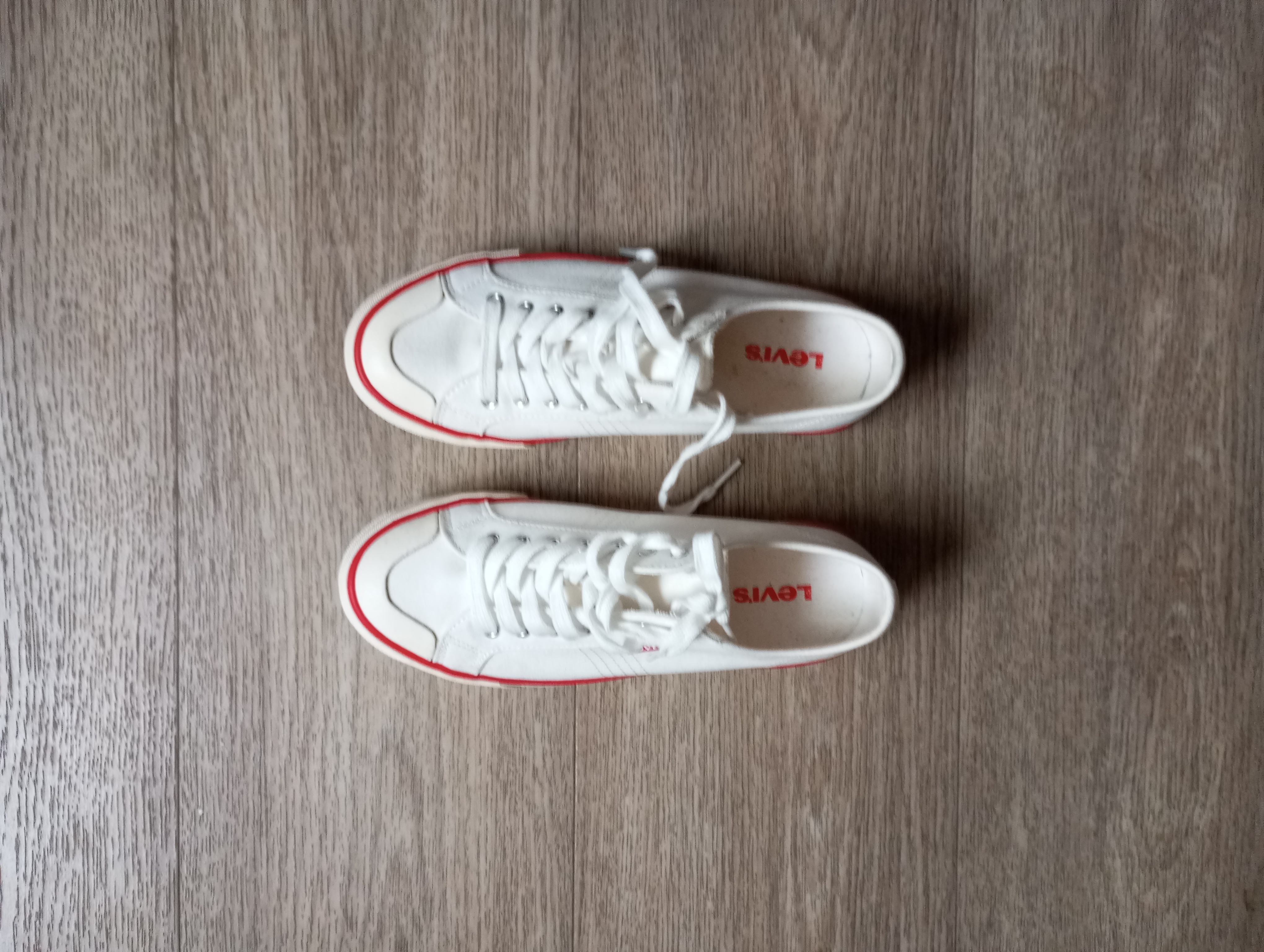 Vend tennis levis