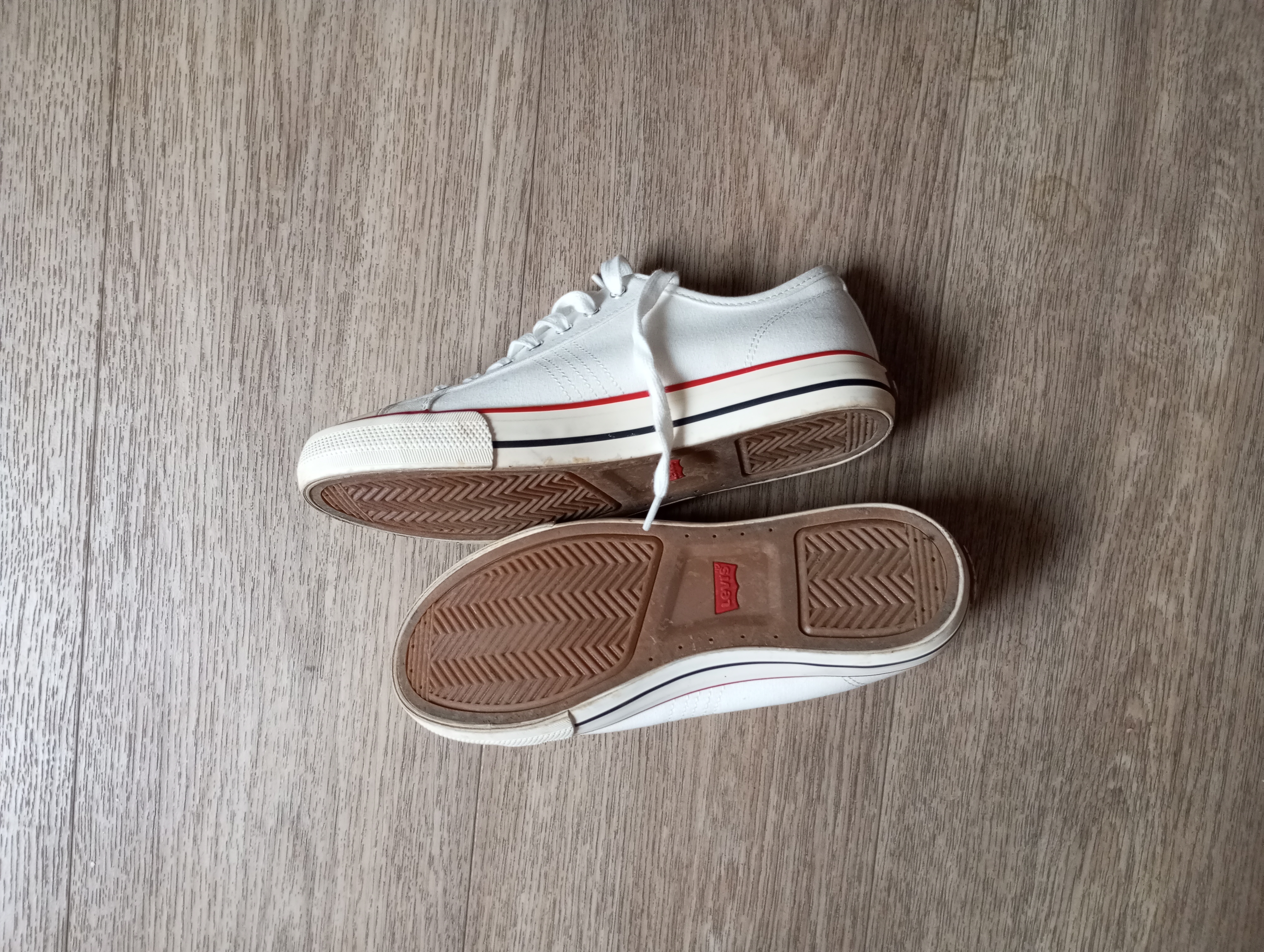 Vend tennis levis