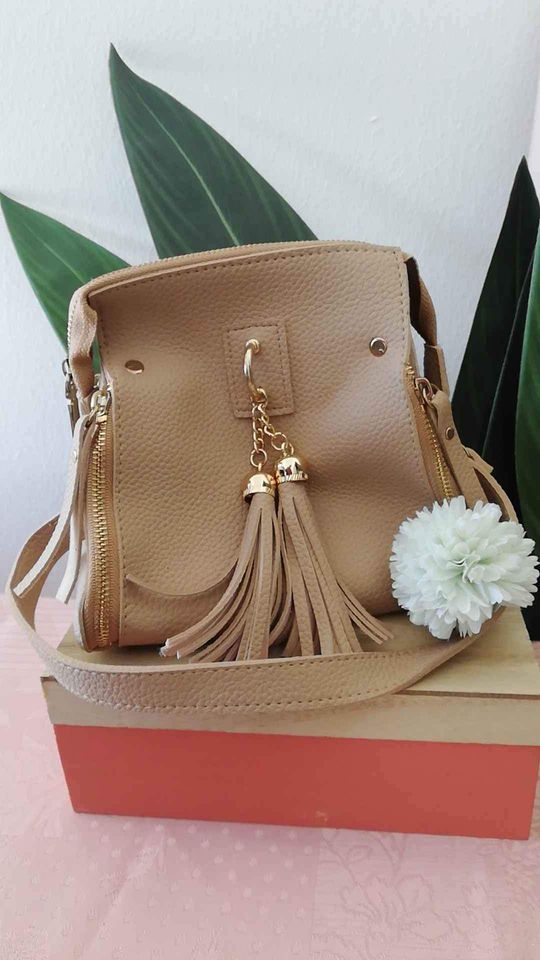 Sac à main fem pochon beige NEUF