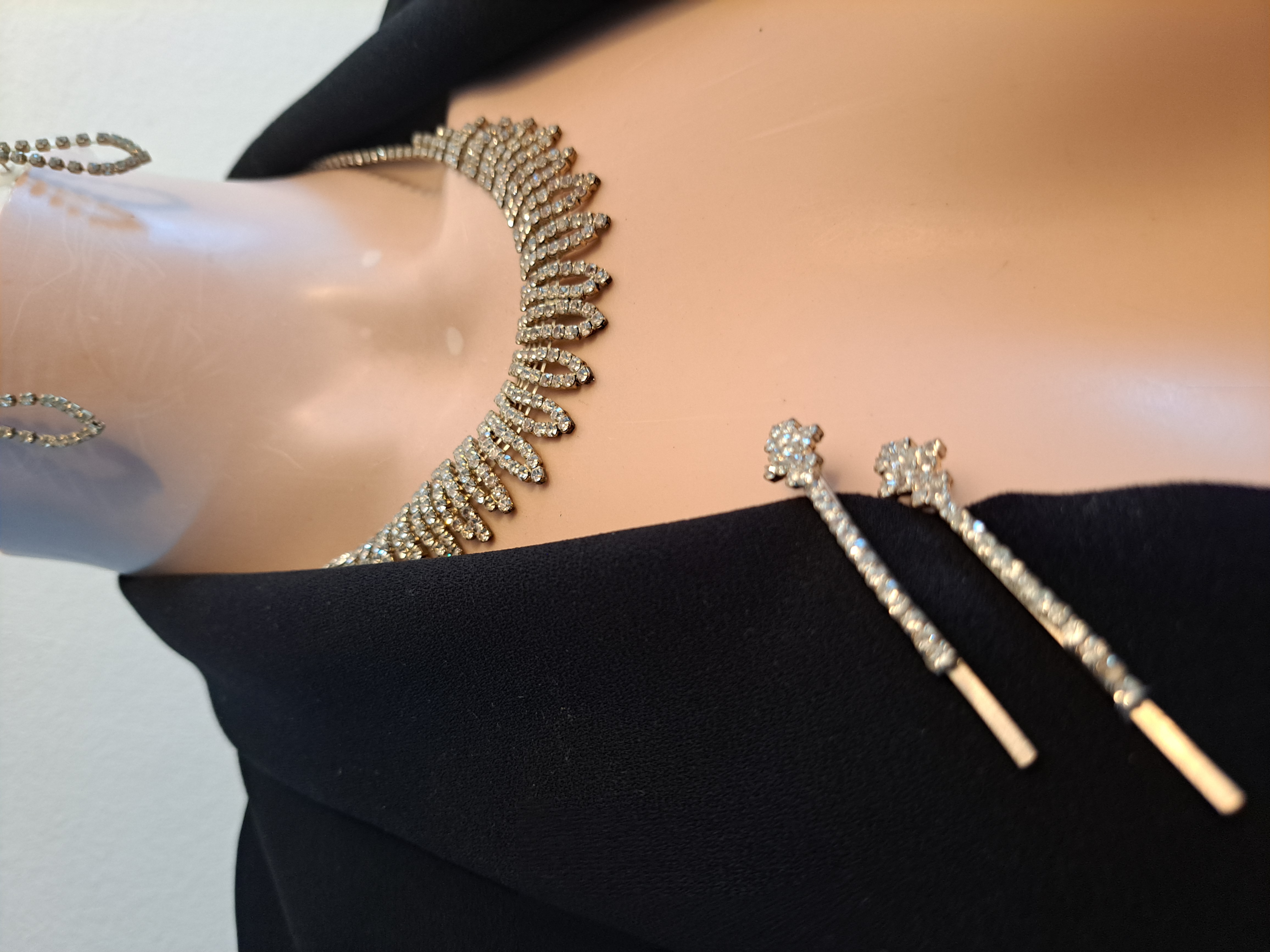 Parure bijoux strass NEUF
