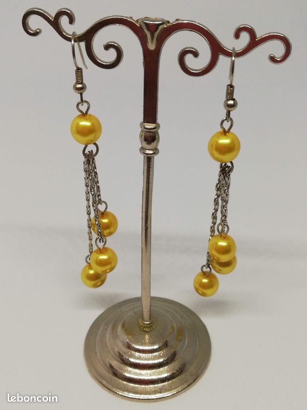 Boucles d'oreilles pendante perles rouges ou jaunes NEUF