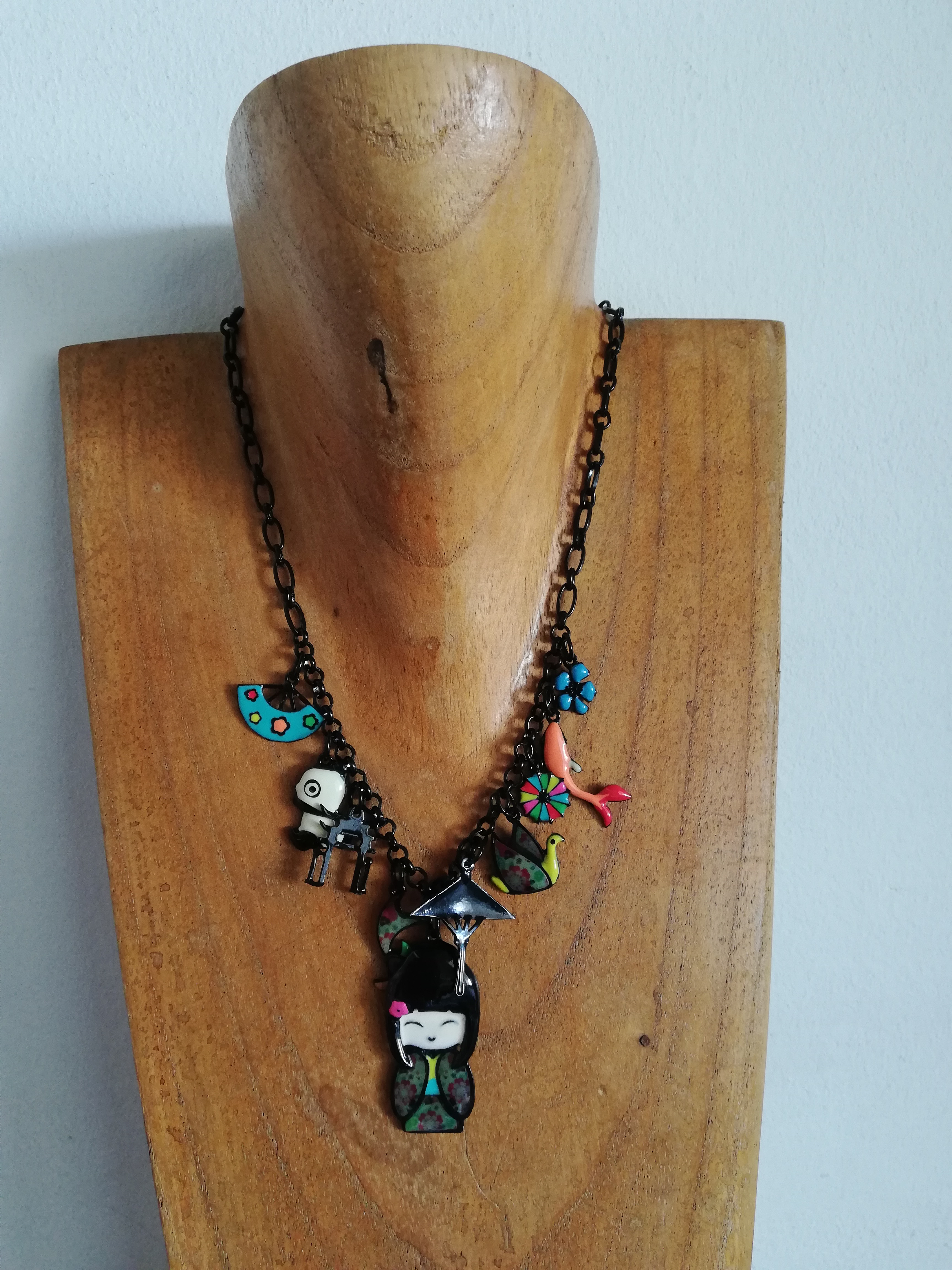 Collier marque LOL Japon NEUF