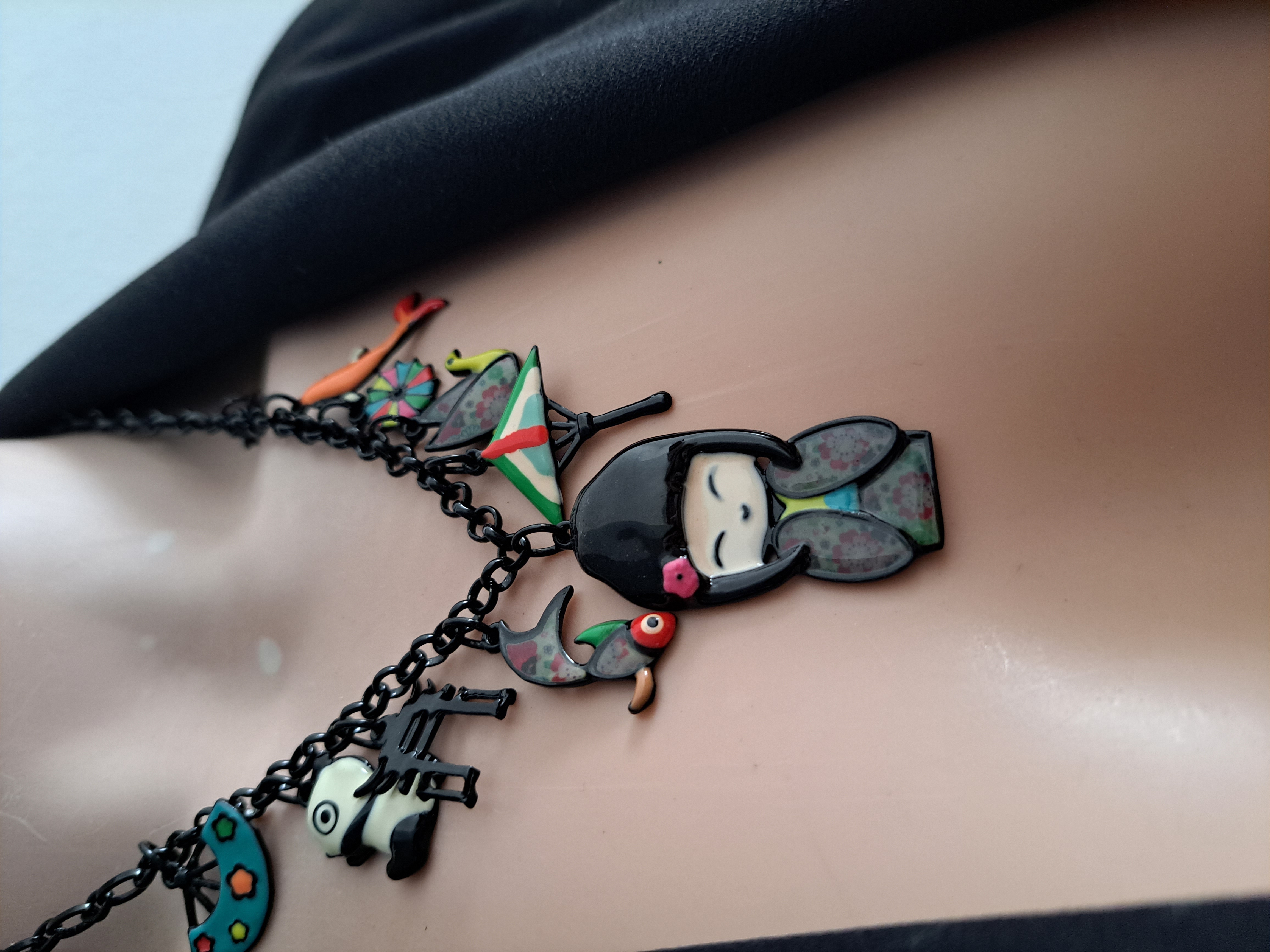 Collier marque LOL Japon NEUF