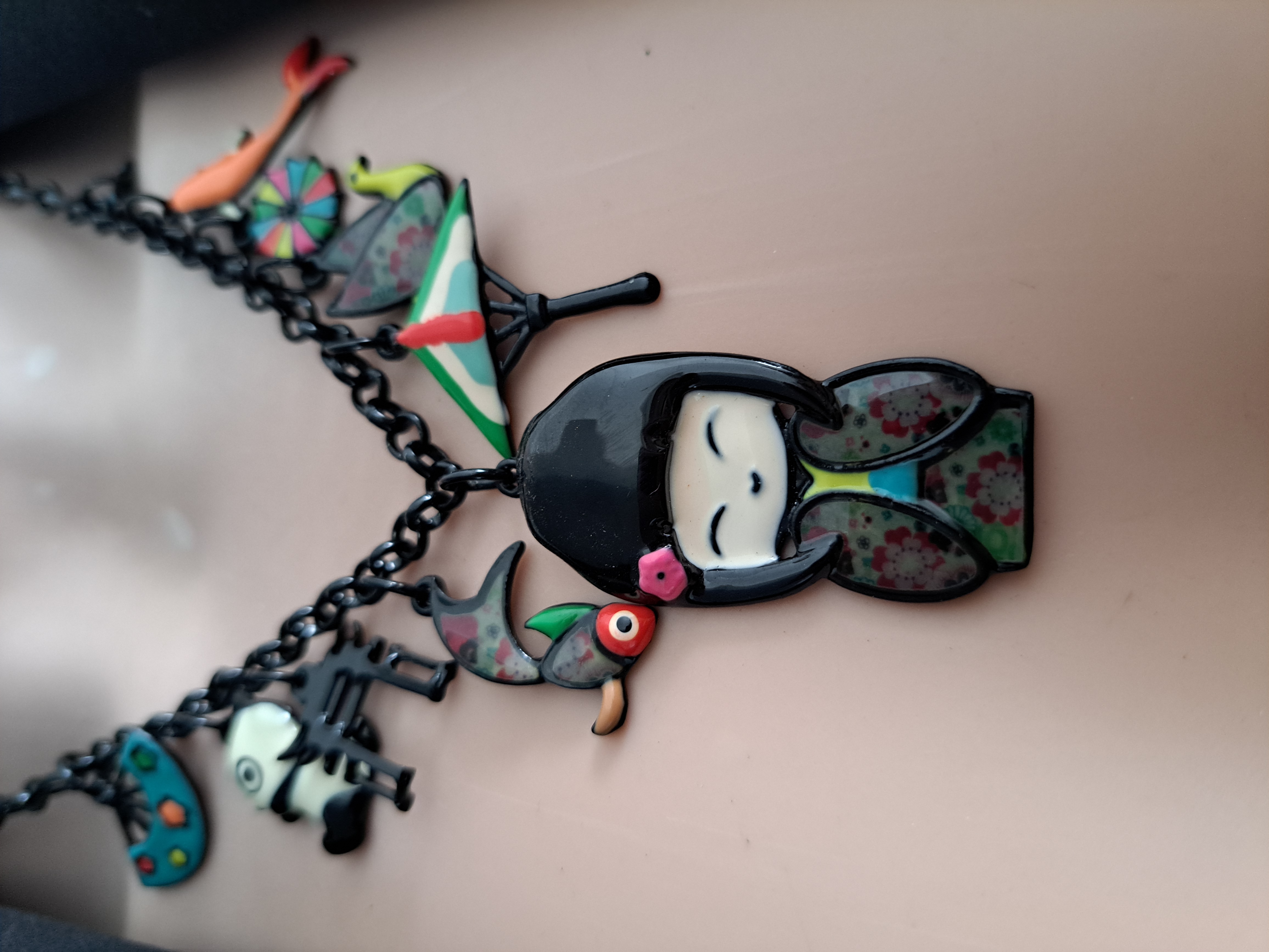 Collier marque LOL Japon NEUF