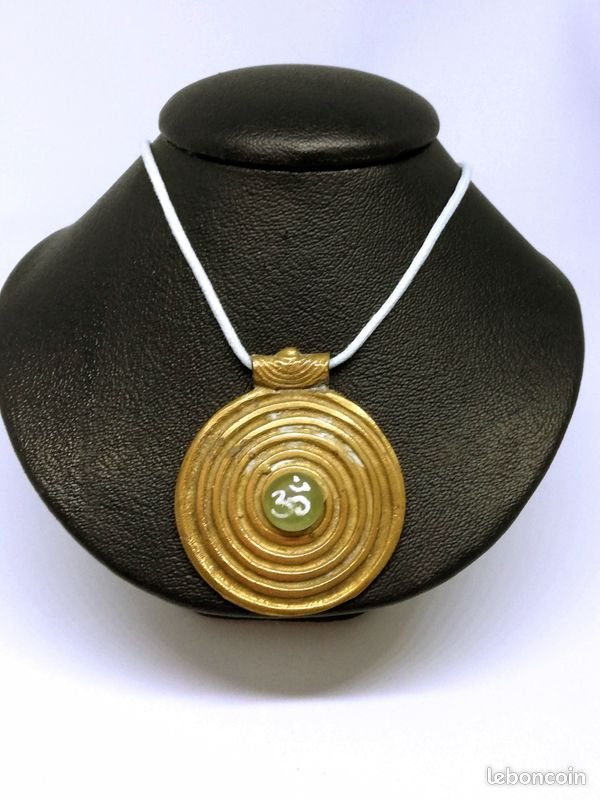 Divers colliers et pendentif ,style indien NEUF