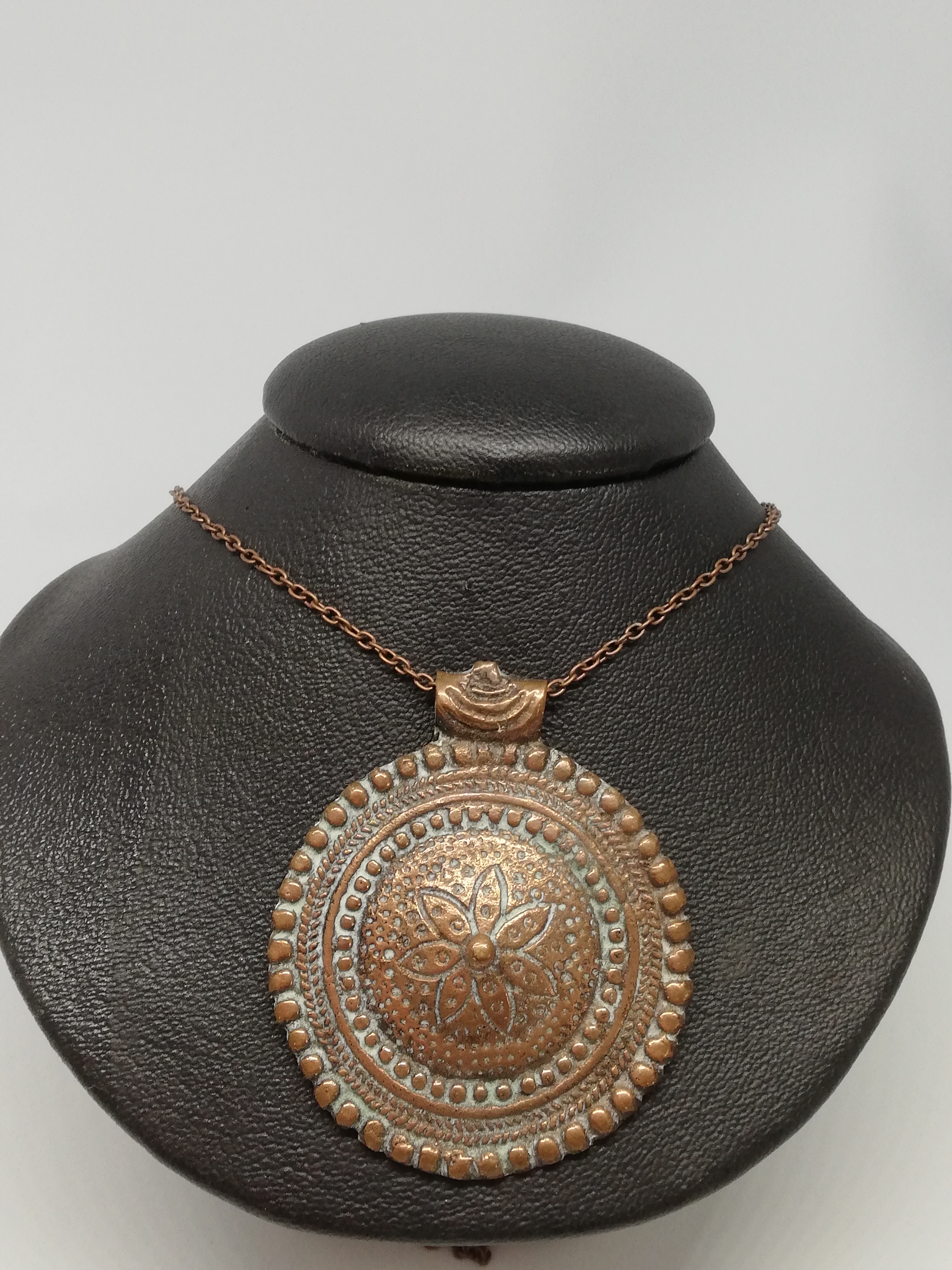 Divers colliers et pendentif ,style indien NEUF