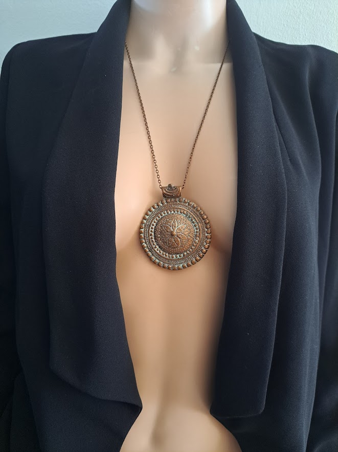 Divers colliers et pendentif ,style indien NEUF