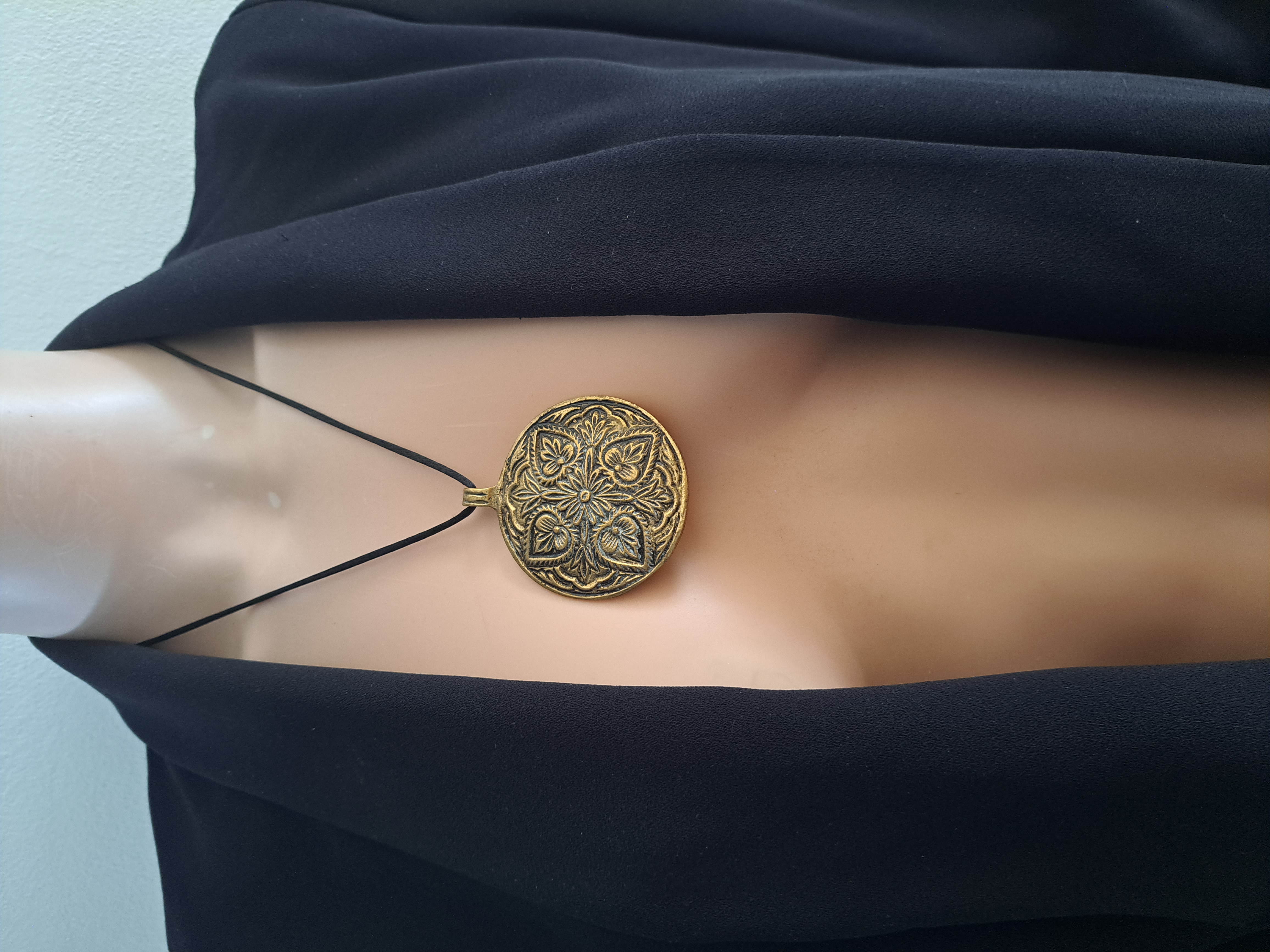 Divers colliers et pendentif ,style indien NEUF