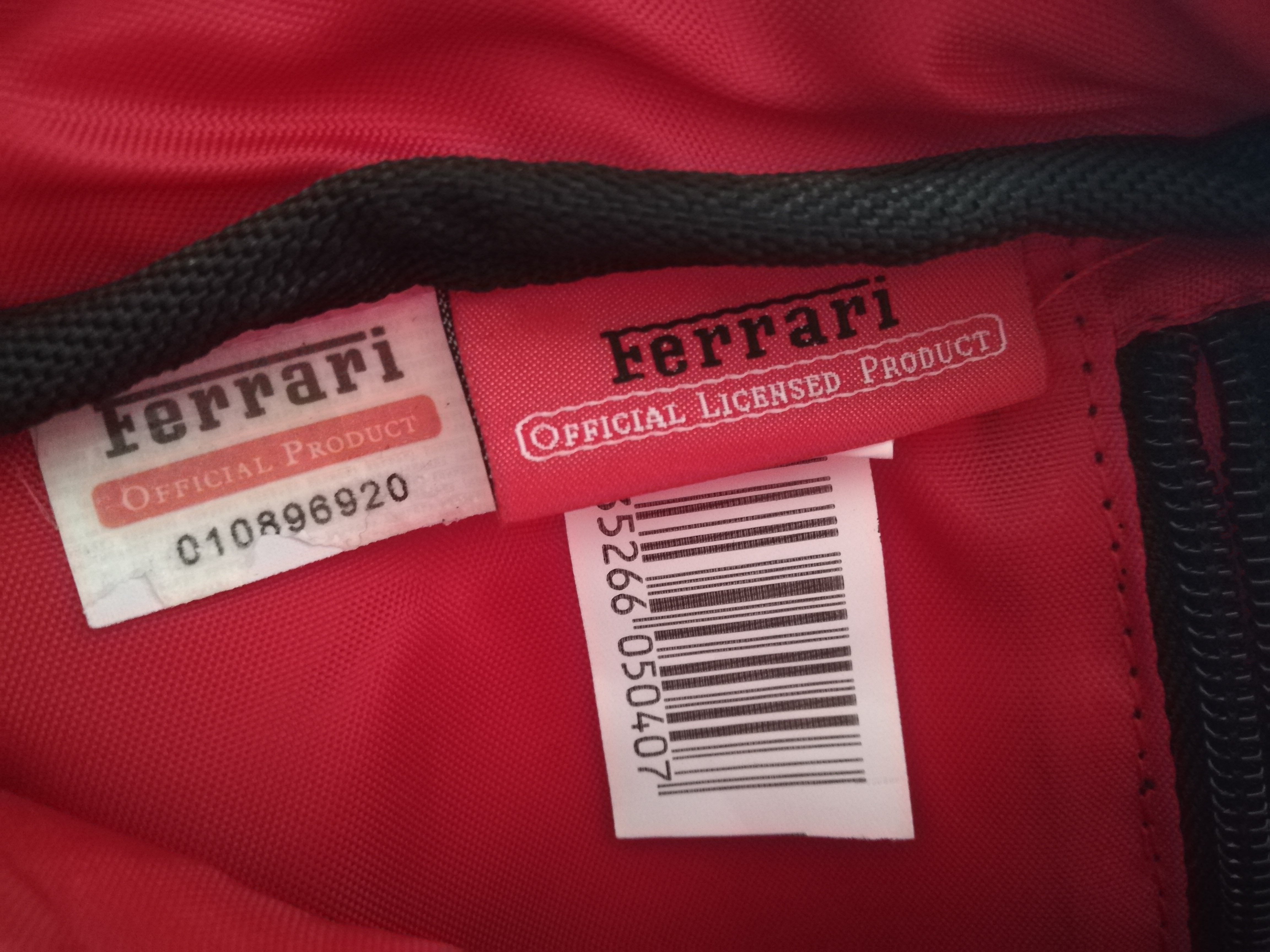 Sacoche de la marque Ferrari