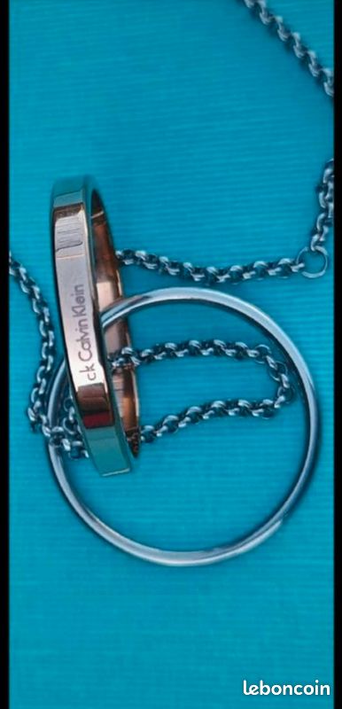 Bijoux CALVIN KLEIN collection , chaîne longue  et pendentif
