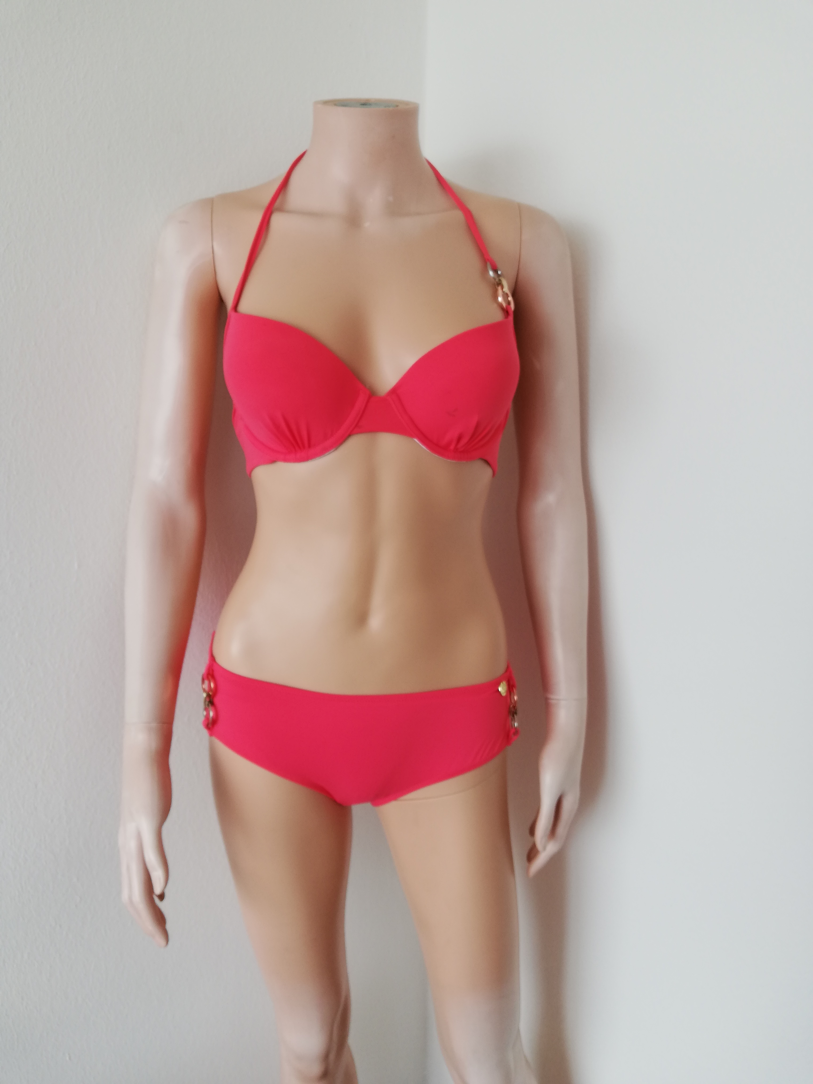 Maillot de bain 2 pièce neuf  ,  taille M, NEUF