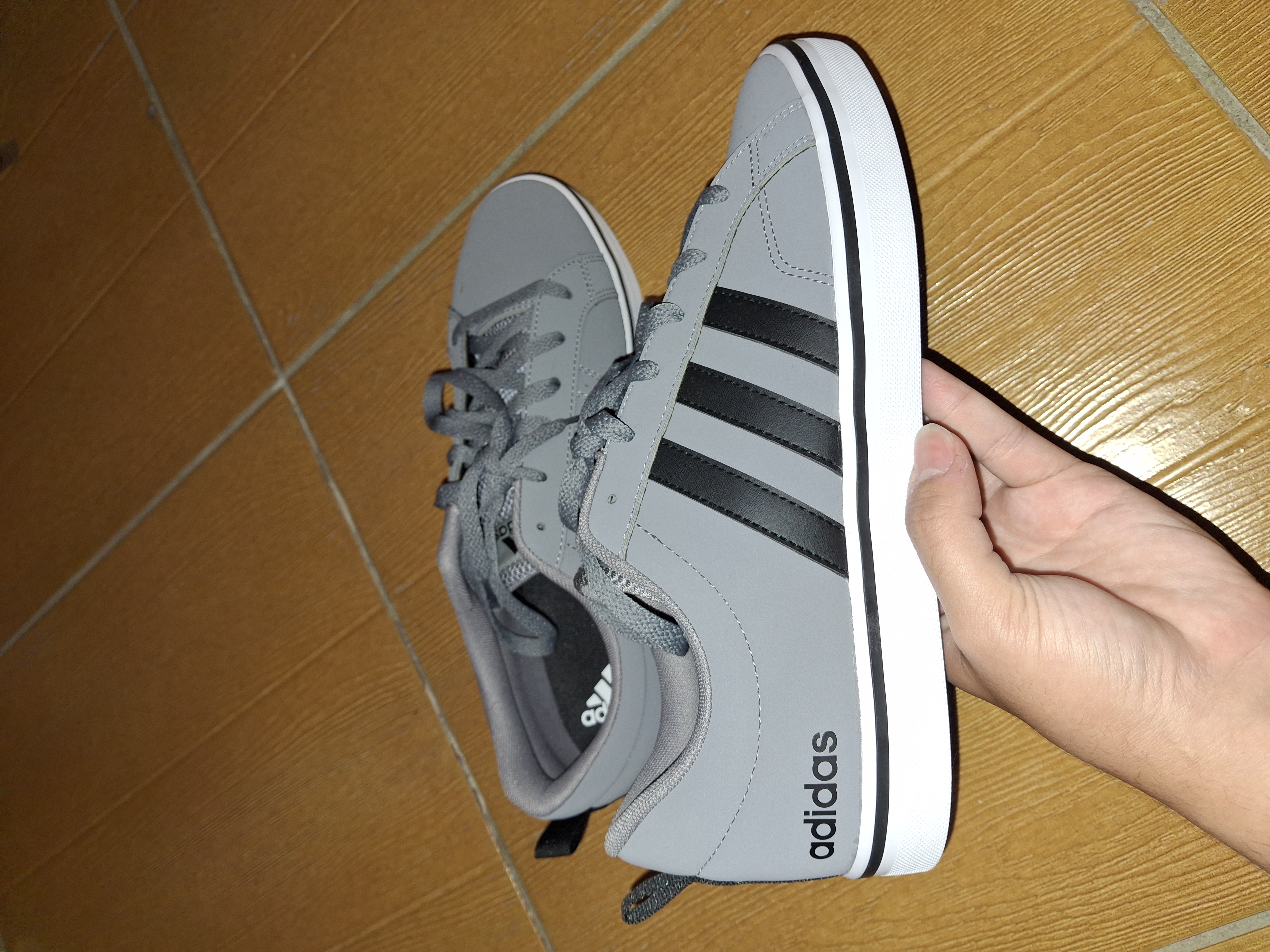Basket Adidas Gris