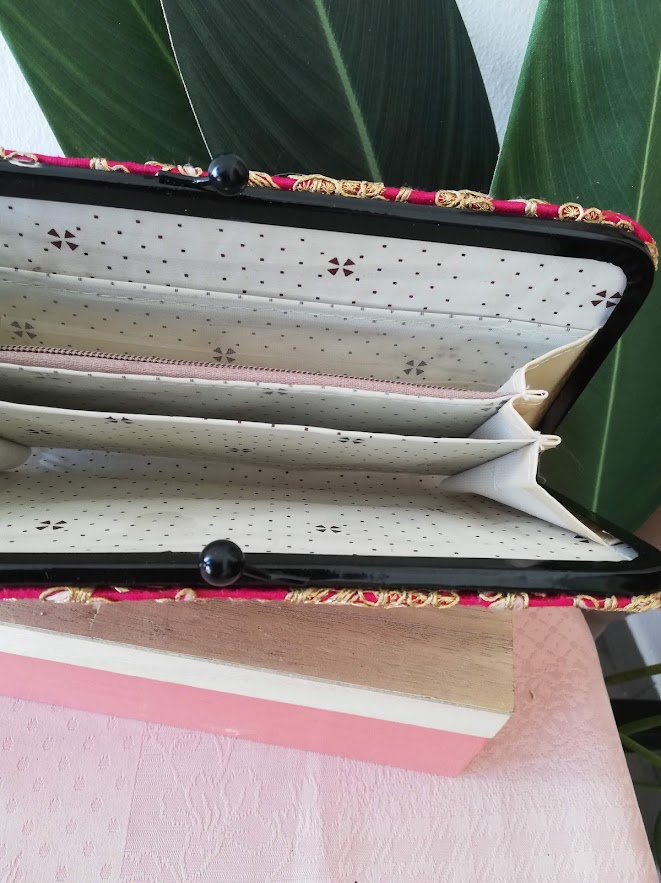 Pochette de soirée rose fushia brodé doré