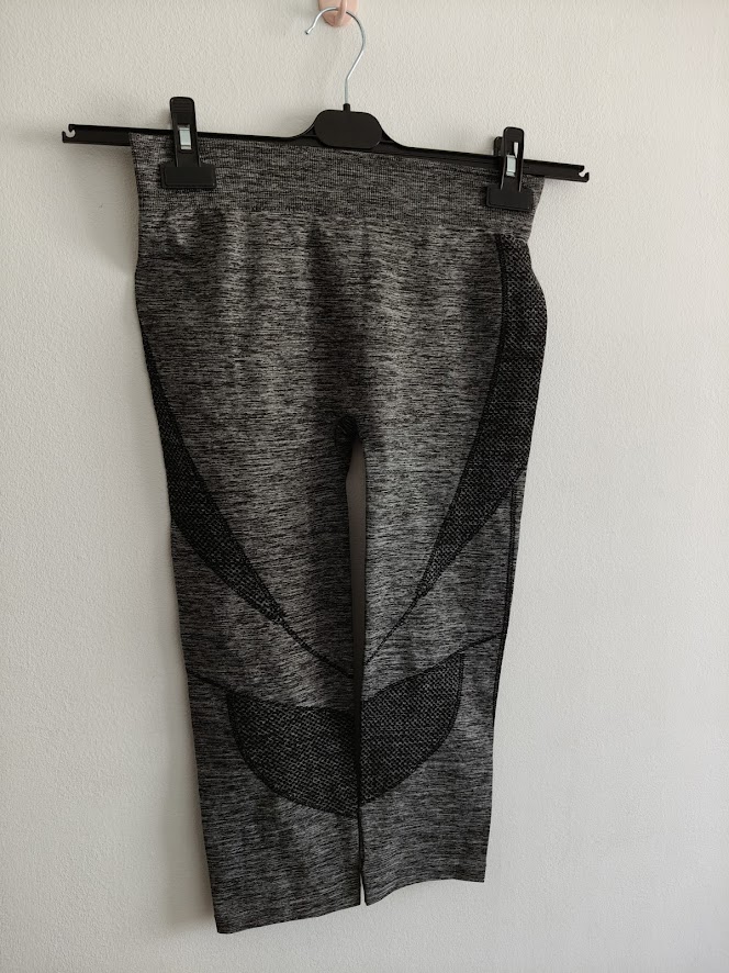 vêtement de sport pantalon taille S/M très bon état