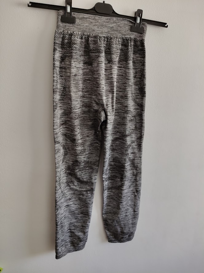 vêtements de sport pantalon taille S/M très bon état