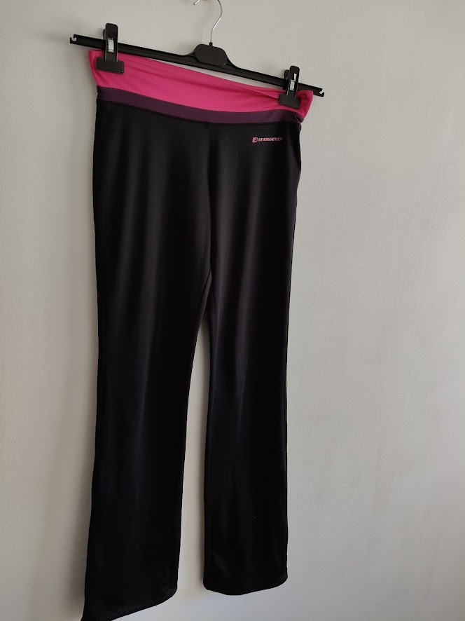 vêtements de sport pantalon taille S/M très bon état