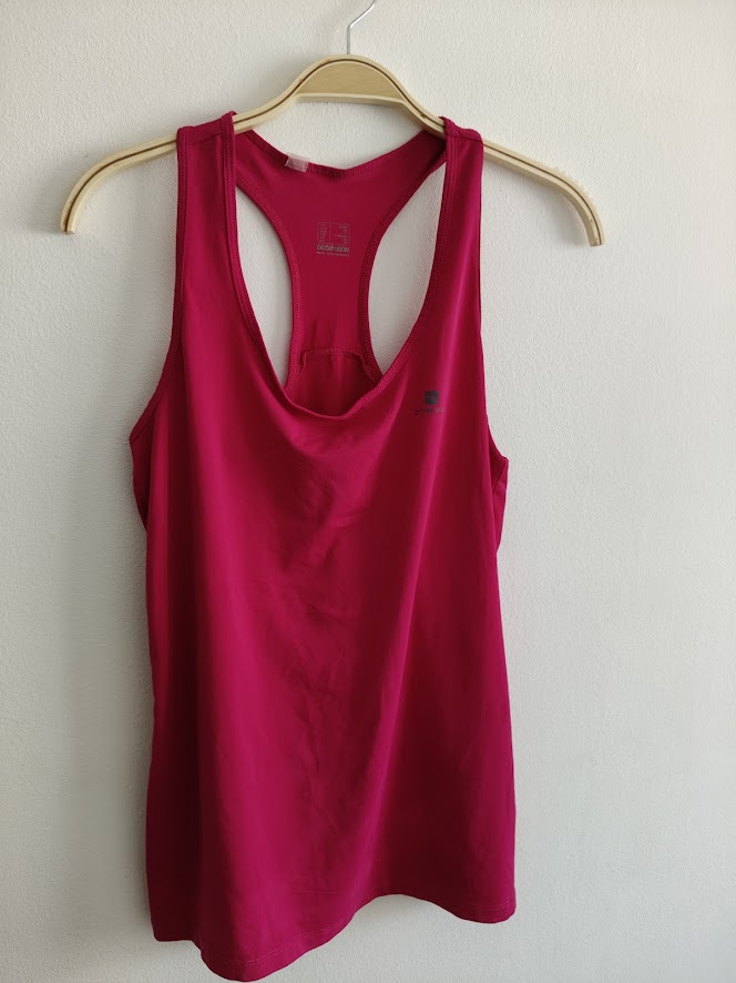 Vetement de sport haut taille S/M, très bon état