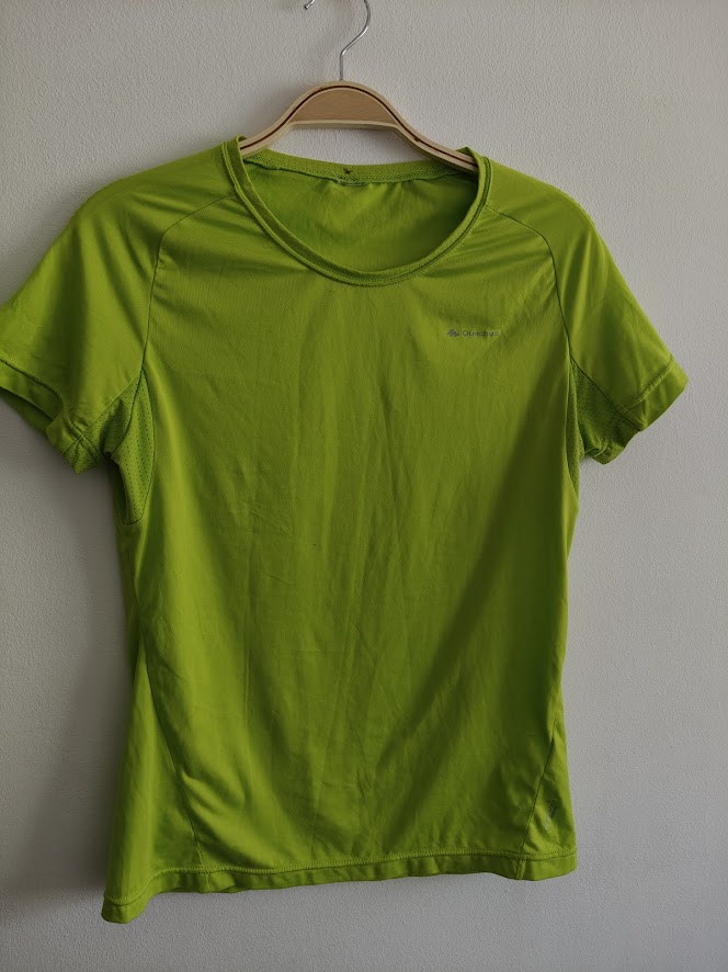 Vetement de sport haut taille S/M, très bon état