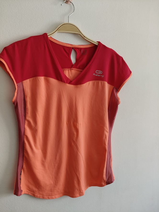 Vetement de sport haut taille S/M, très bon état