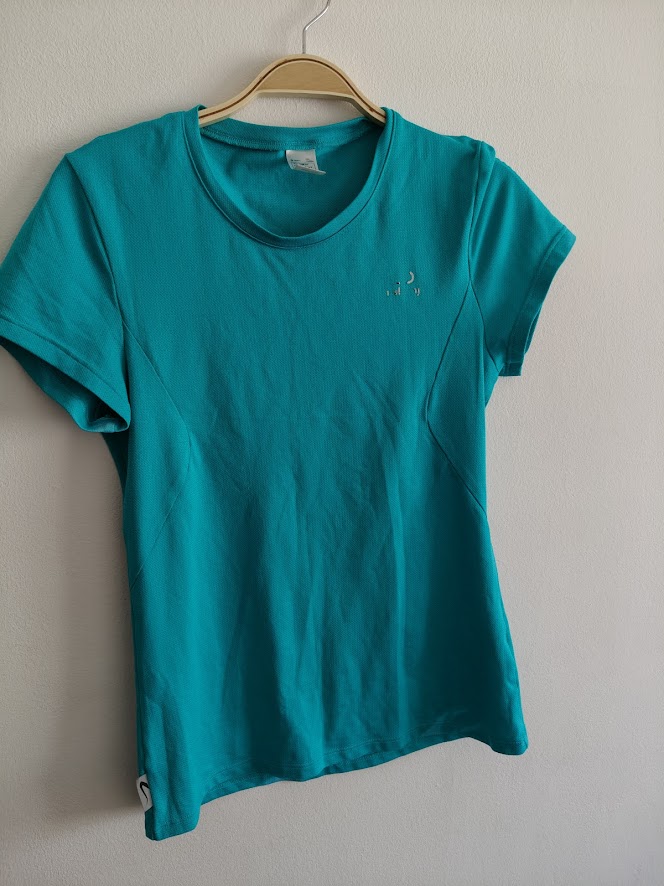 Vetement de sport haut taille S/M, très bon état