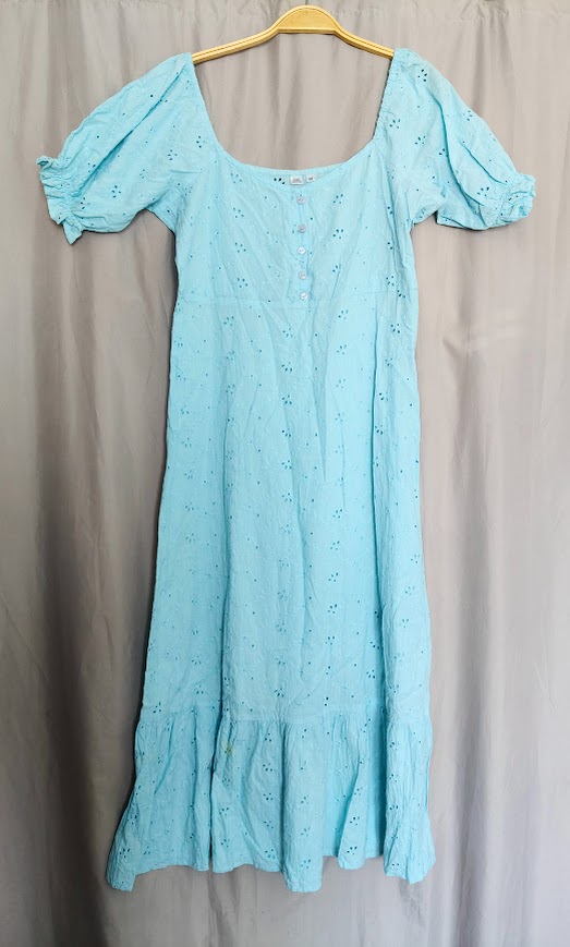 Robe longue en broderie anglaise bleu ciel TM
