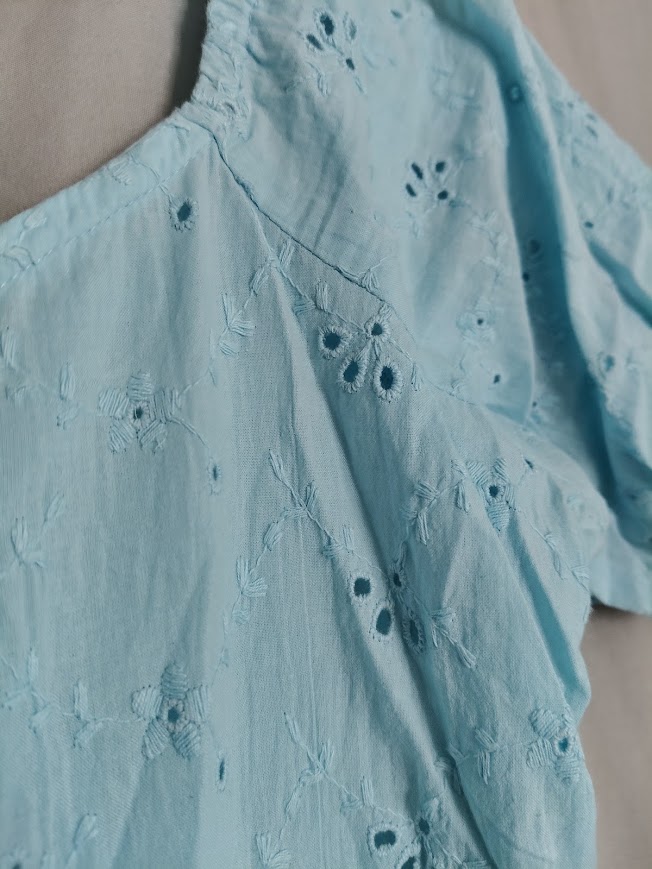 Robe longue en broderie anglaise bleu ciel TM