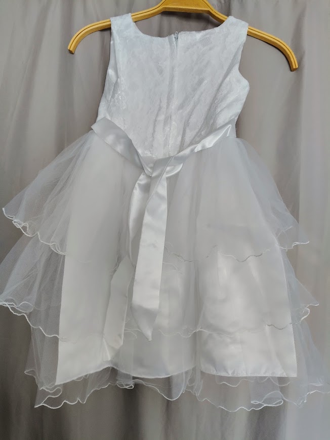 Annonces similaires Robe cérémonie enfant 5/6 ans NEUF